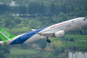 C919大飞机（突破性的技术进步和市场潜力引领全球航空产业发展）